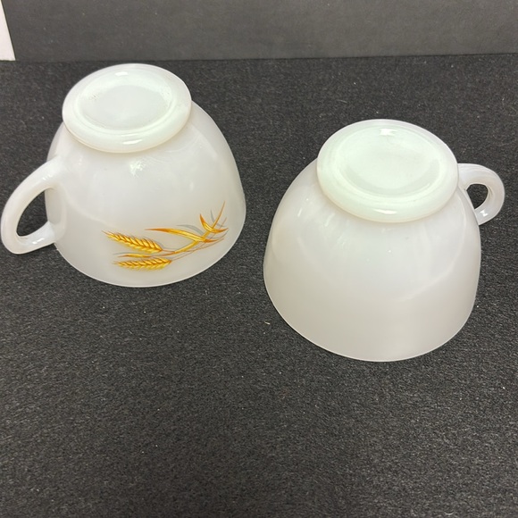 Anchor Hocking Milk Glass Tea Cups (Pair) Golden Wheat Pattern - Picture 5 of 5